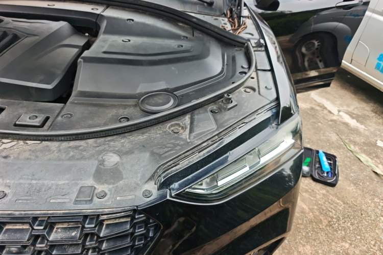 Used Wey VV7 2017 2.0T Ultra-Luxury Version Engine Bay Left