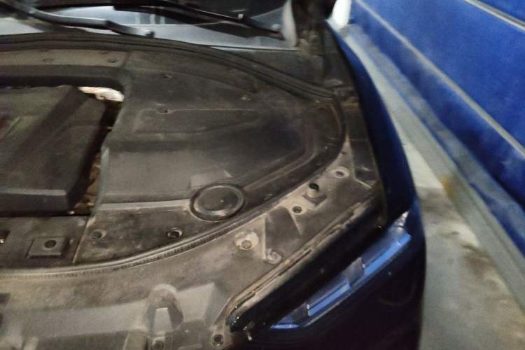 Used Wey VV7 2017 2.0T Flagship Model Engine Bay Left
