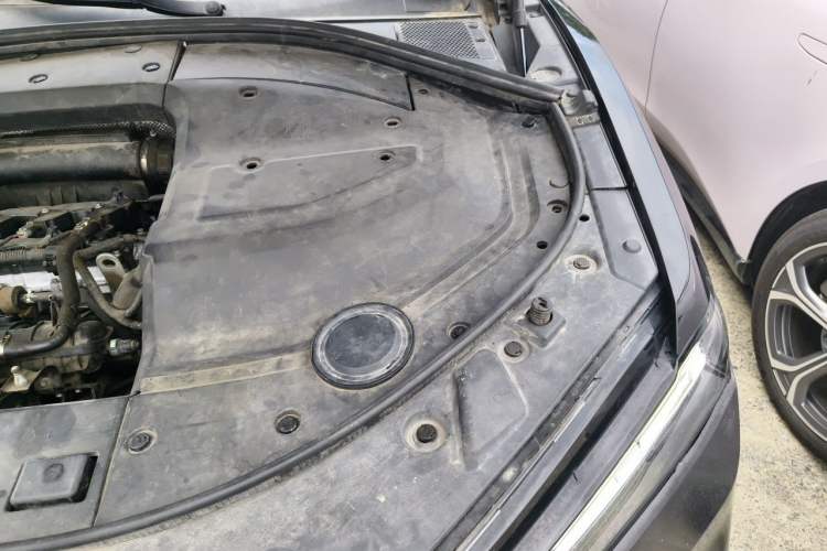 Used Wey VV7 2017 2.0T Luxury Model Engine Bay Left