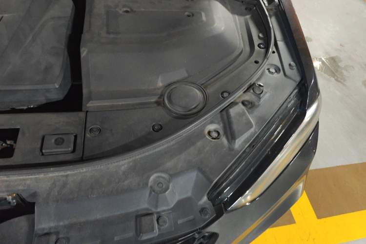 Used Wey VV7 2017 2.0T Flagship Model Engine Bay Left