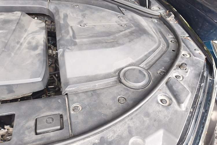 Used Wey VV7 2017 VV7c 2.0T Flagship Model Engine Bay Left