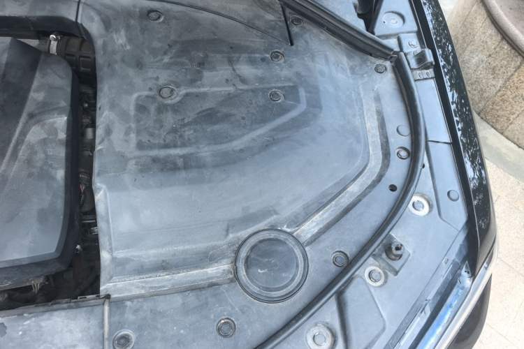 Used Wey VV7 2017 2.0T Ultra-Luxury Version Engine Bay Left