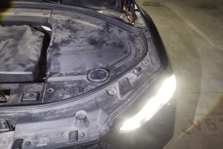 Used Wey VV7 2017 2.0T Flagship Model Engine Bay Left
