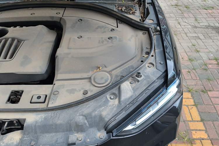 Used Wey VV7 2017 2.0T Ultra-Luxury Version Engine Bay Left