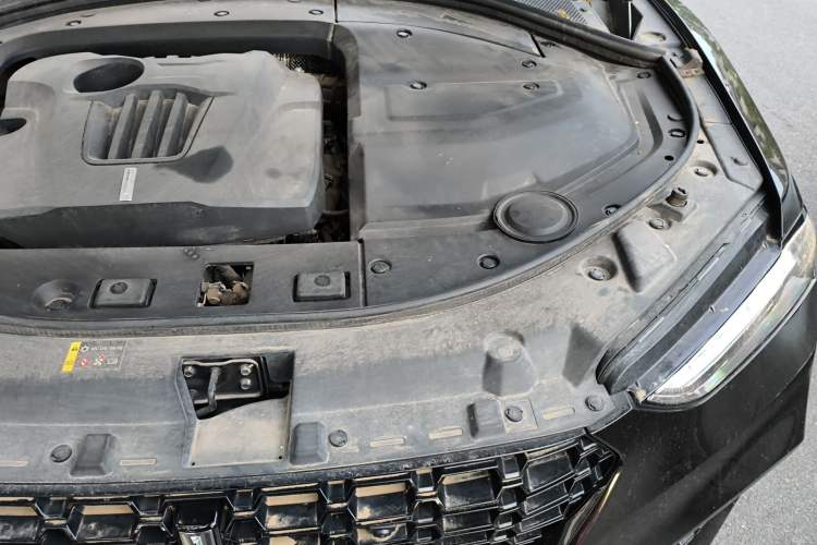 Used Wey VV7 2017 2.0T Flagship Model Engine Bay Left