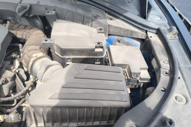 Used Wey VV7 2017 2.0T Ultra-Luxury Version Engine Bay Left