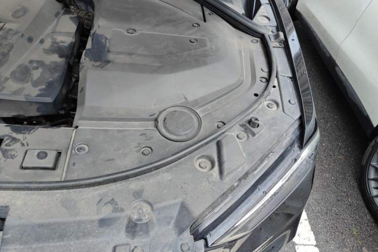 Used Wey VV7 2017 2.0T Ultra-Luxury Version Engine Bay Left