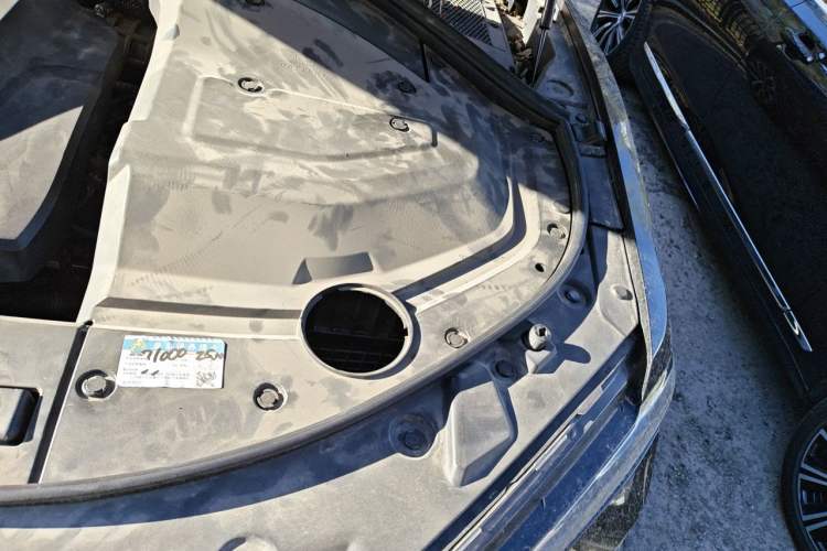 Used Wey VV7 2017 2.0T Ultra-Luxury Version Engine Bay Left