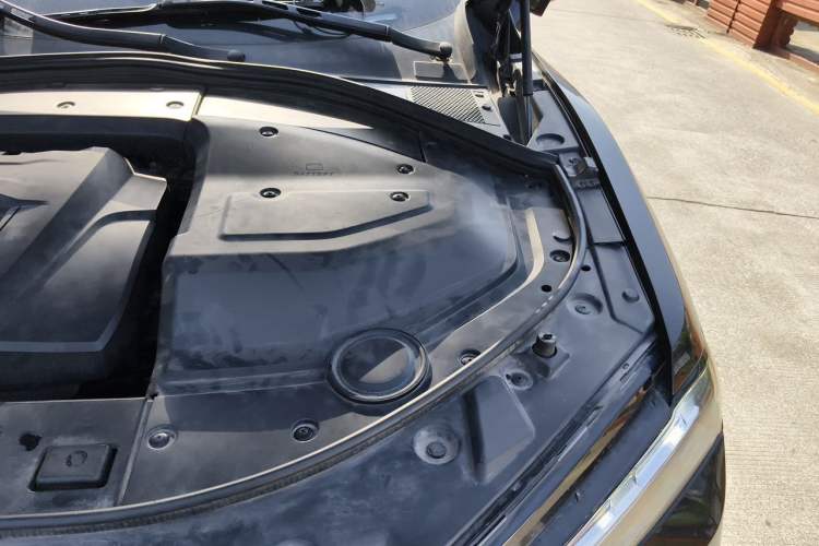 Used Wey VV7 2017 2.0T Flagship Model Engine Bay Left