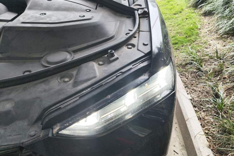 Used Wey VV7 2017 2.0T Flagship Model Engine Bay Left