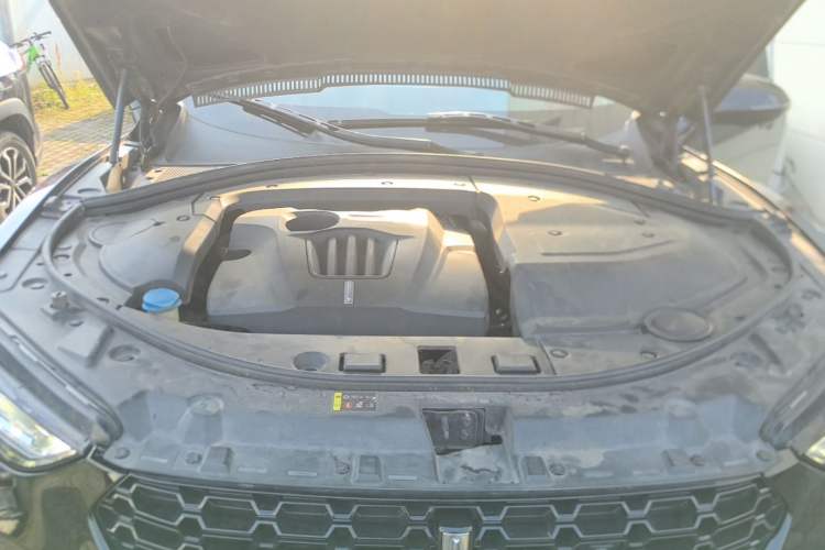 Used Wey VV7 2017 2.0T Ultra-Luxury Version Engine Bay