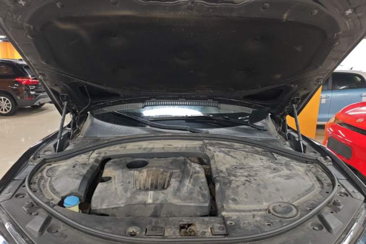 Used Wey VV7 2017 2.0T Luxury Model Engine Bay