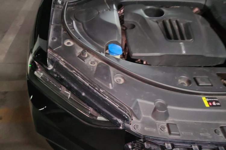Used Wey VV7 2017 2.0T Ultra-Luxury Version Engine Bay Right