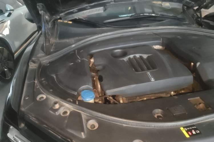 Used Wey VV7 2017 2.0T Ultra-Luxury Version Engine Bay Right