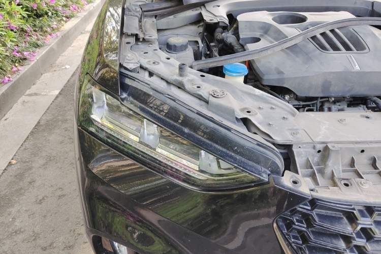 Used Wey VV7 2017 2.0T Flagship Model Engine Bay Right
