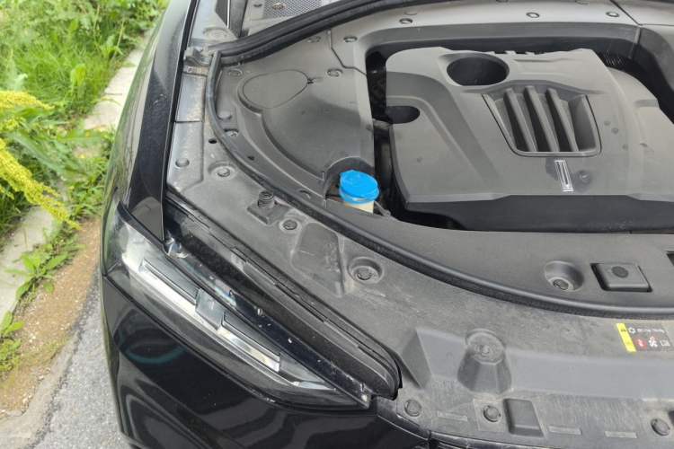 Used Wey VV7 2017 VV7c 2.0T Flagship Model Engine Bay Right