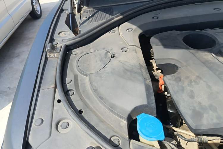 Used Wey VV7 2017 2.0T Luxury Model Engine Bay Right
