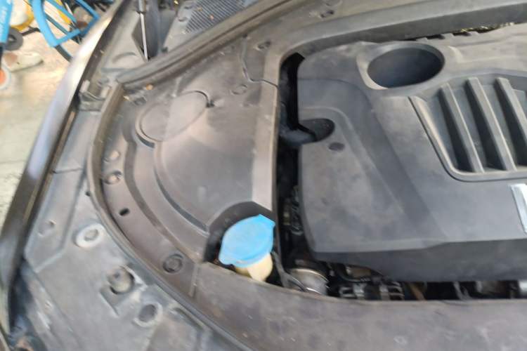 Used Wey VV7 2017 2.0T Flagship Model Engine Bay Right
