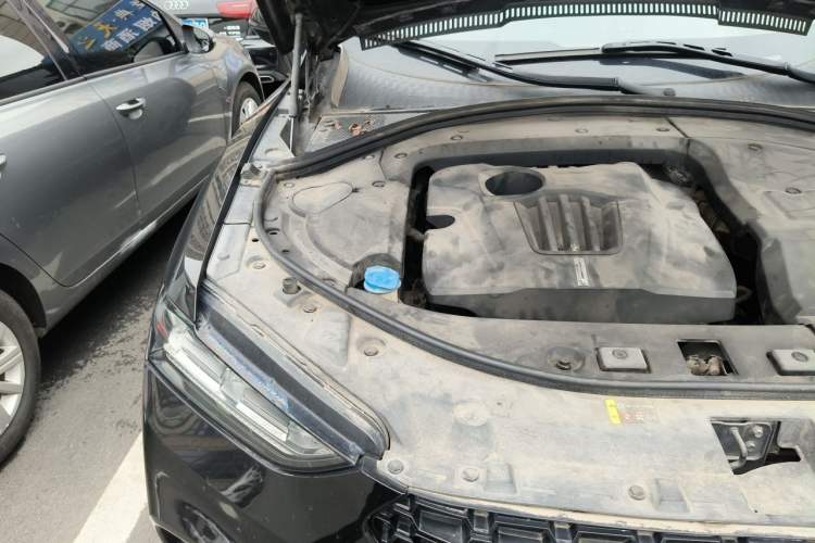 Used Wey VV7 2017 2.0T Ultra-Luxury Version Engine Bay Right