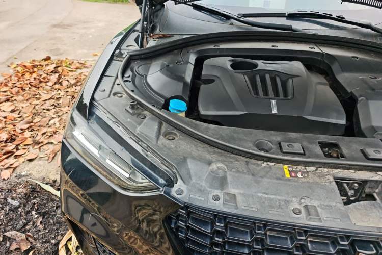 Used Wey VV7 2017 2.0T Ultra-Luxury Version Engine Bay Right