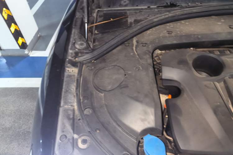 Used Wey VV7 2017 2.0T Flagship Model Engine Bay Right