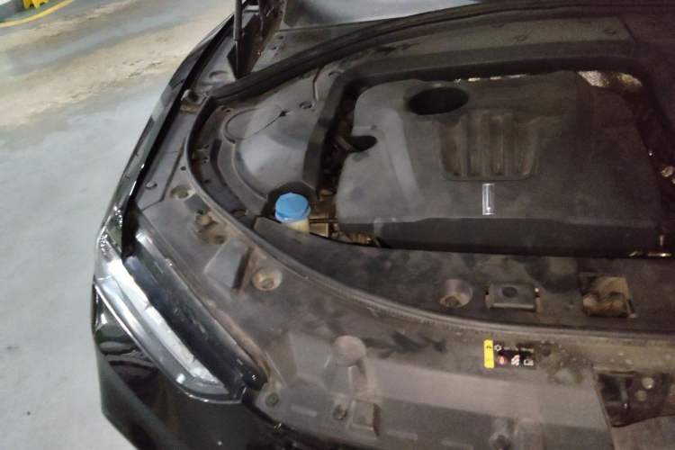 Used Wey VV7 2017 2.0T Flagship Model Engine Bay Right