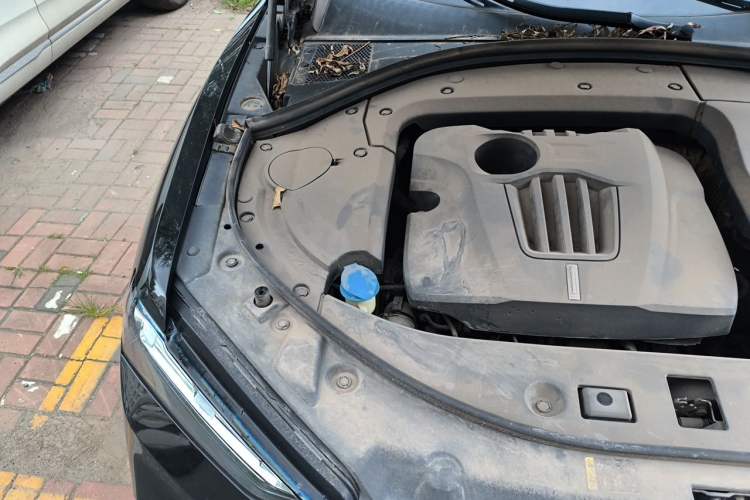 Used Wey VV7 2017 2.0T Ultra-Luxury Version Engine Bay Right