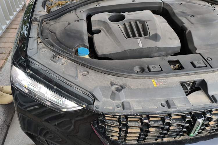 Used Wey VV7 2017 2.0T Flagship Model Engine Bay Right