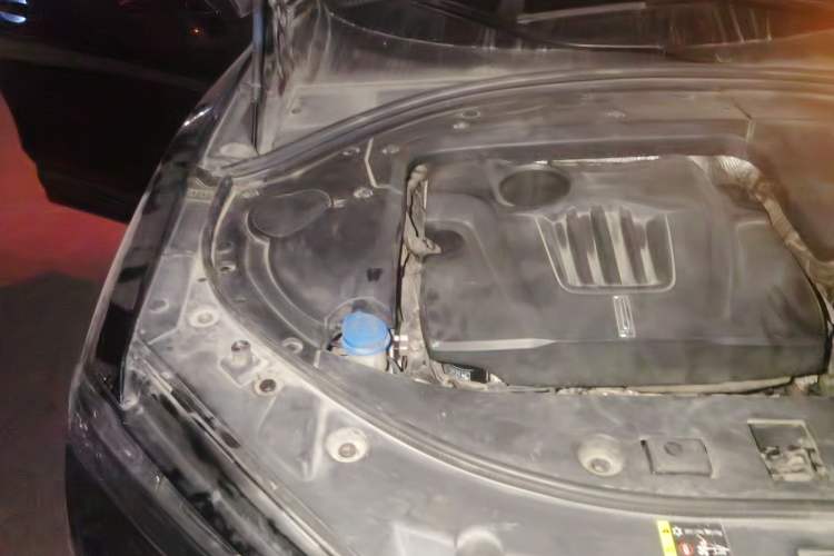 Used Wey VV7 2017 2.0T Ultra-Luxury Version Engine Bay Right