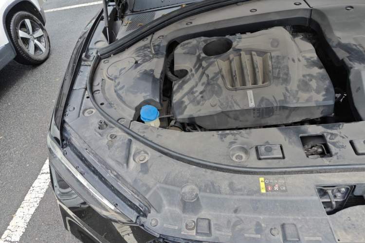Used Wey VV7 2017 2.0T Ultra-Luxury Version Engine Bay Right
