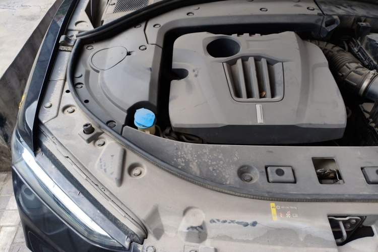 Used Wey VV7 2017 2.0T Ultra-Luxury Version Engine Bay Right