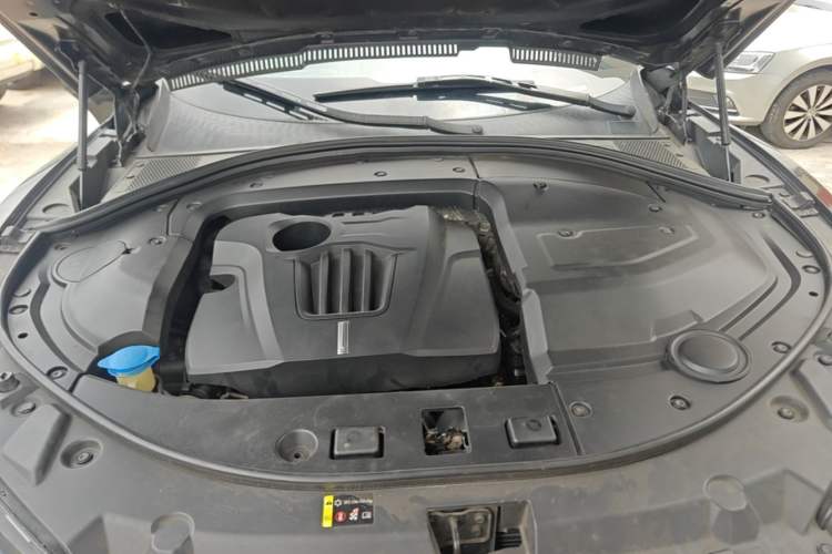 Used Wey VV7 2017 2.0T Luxury Model Engine Bay
