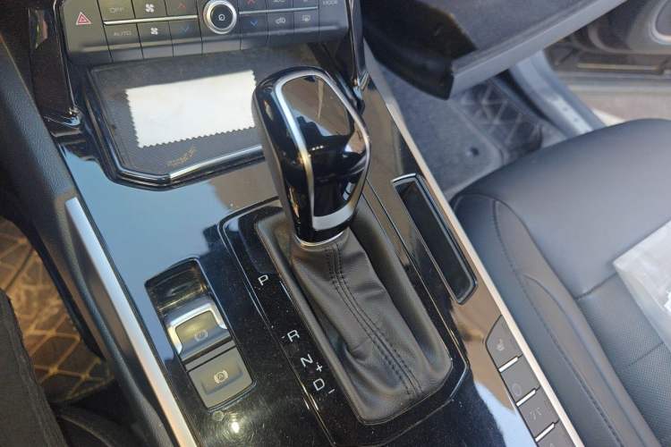 Used Wey VV7 2017 2.0T Ultra-Luxury Version Gear Lever