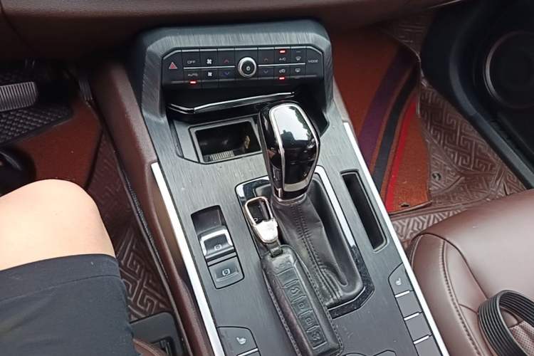 Used Wey VV7 2017 2.0T Ultra-Luxury Version Gear Lever