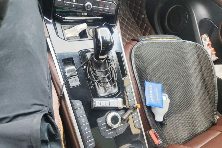 Used Wey VV7 2017 2.0T Ultra-Luxury Version Gear Lever
