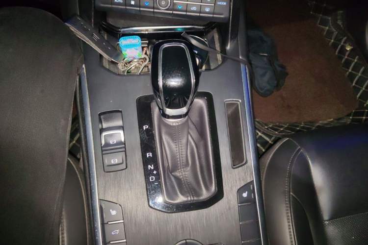 Used Wey VV7 2017 2.0T Ultra-Luxury Version Gear Lever