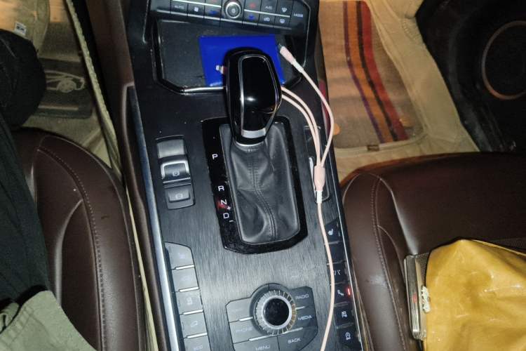 Used Wey VV7 2017 2.0T Flagship Model Gear Lever