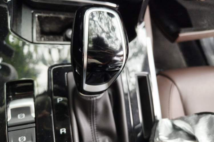 Used Wey VV7 2017 2.0T Flagship Model Gear Lever