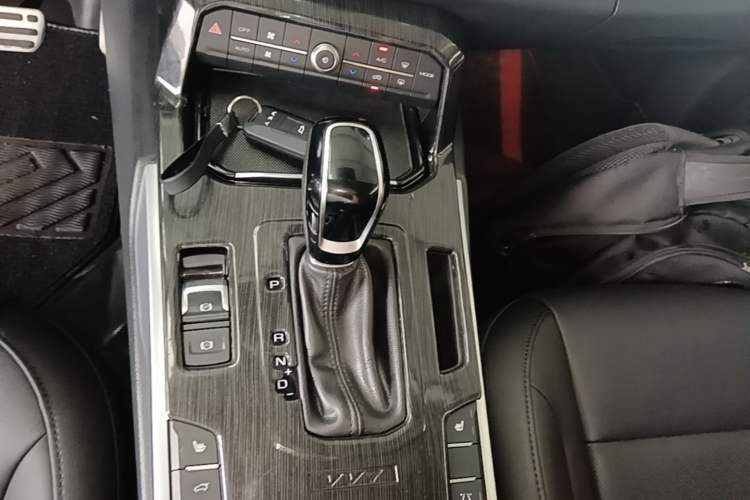Used Wey VV7 2017 2.0T Flagship Model Gear Lever