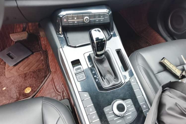 Used Wey VV7 2017 2.0T Luxury Model Gear Lever