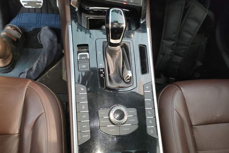 Used Wey VV7 2017 2.0T Flagship Model Gear Lever