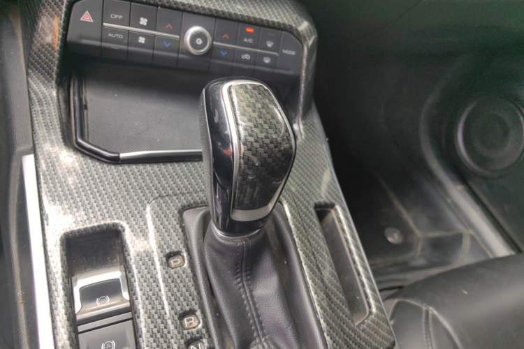 Used Wey VV7 2017 2.0T Luxury Model Gear Lever