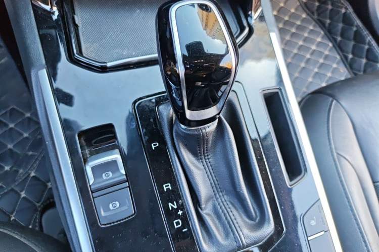 Used Wey VV7 2017 2.0T Flagship Model Gear Lever