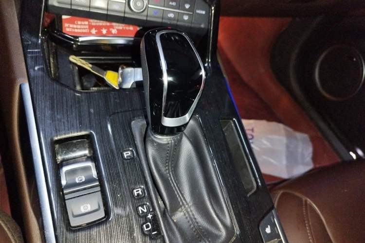 Used Wey VV7 2017 2.0T Flagship Model Gear Lever