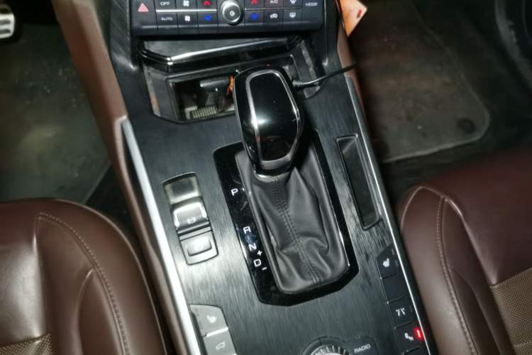 Used Wey VV7 2017 2.0T Flagship Model Gear Lever