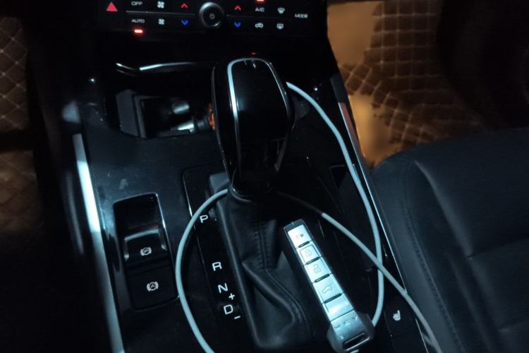 Used Wey VV7 2017 2.0T Ultra-Luxury Version Gear Lever