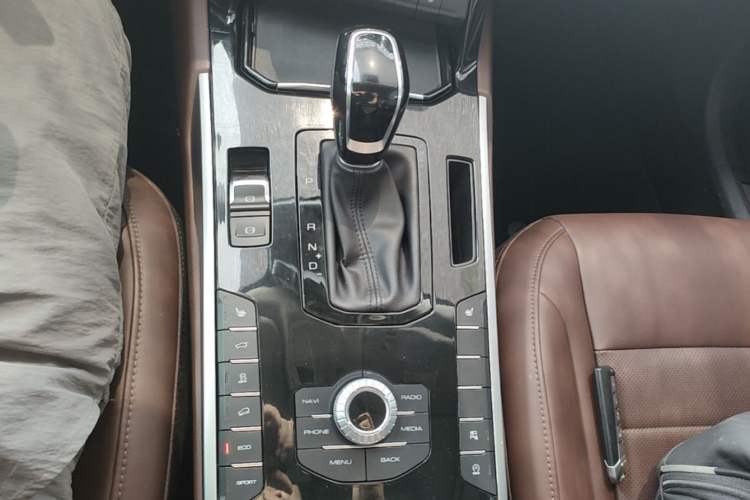 Used Wey VV7 2017 2.0T Ultra-Luxury Version Gear Lever