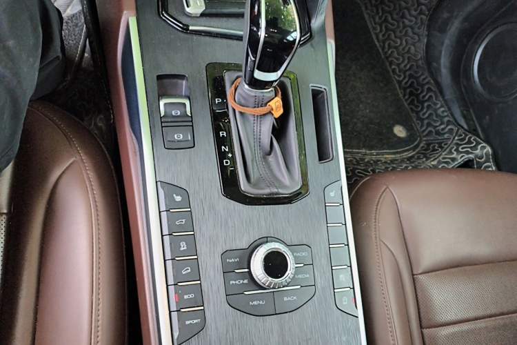 Used Wey VV7 2017 2.0T Ultra-Luxury Version Gear Lever