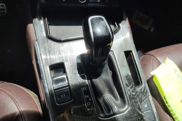 Used Wey VV7 2017 2.0T Flagship Model Gear Lever