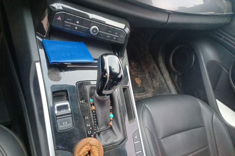 Used Wey VV7 2017 2.0T Luxury Model Gear Lever